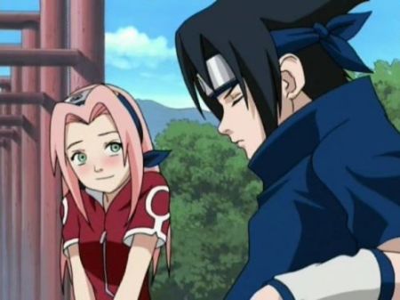 Sakura olhando timida para Sasuke