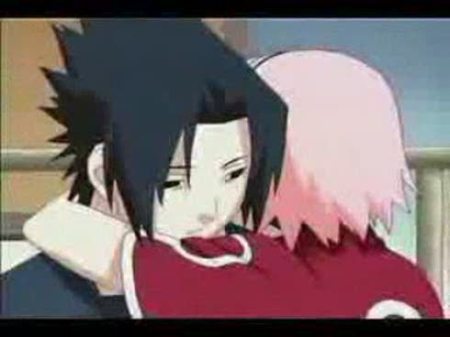 Sakura abraçando Sasuke