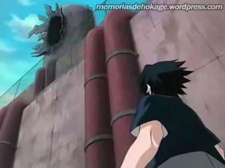 Sasuke olahndo a parte de traz da caixa d'agua q Naruto acertou o Rasengan